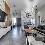 De Karlo By Interhome * Ladici