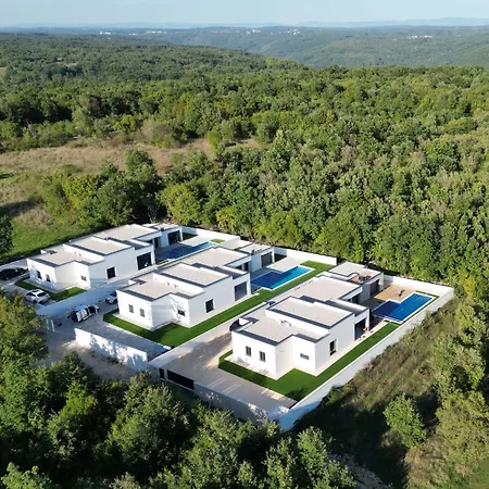 De Karlo By Interhome * Ladici