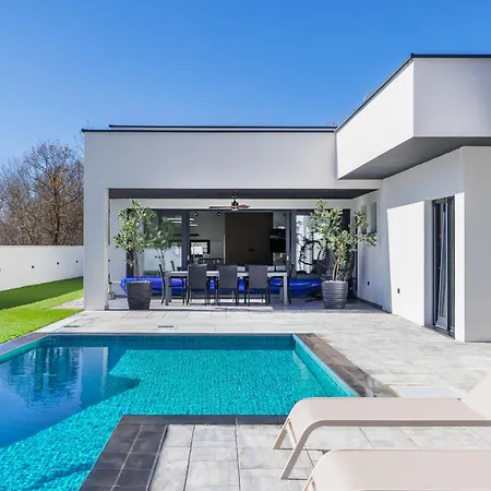De Karlo By Interhome