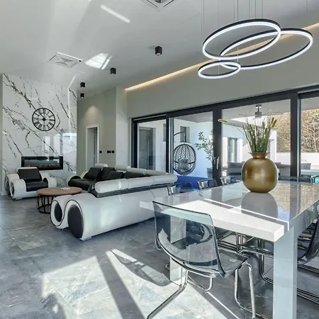 De Karlo By Interhome * Ladici