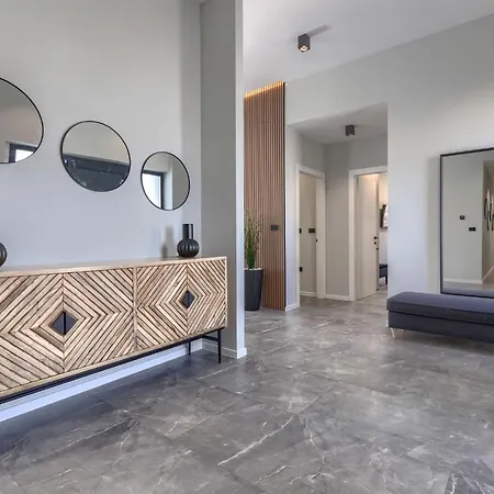 De Karlo By Interhome