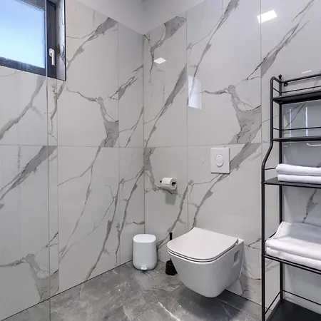 De Karlo By Interhome * Ladici