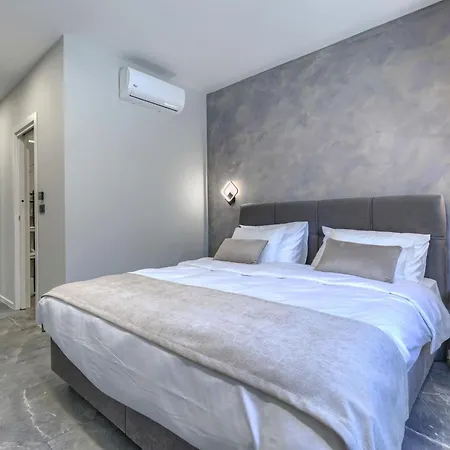 De Karlo By Interhome Ladici