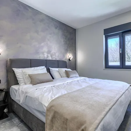 De Karlo By Interhome Ladici