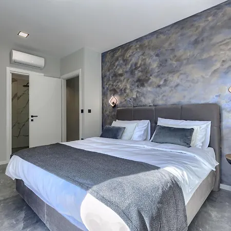 De Karlo By Interhome Ladici