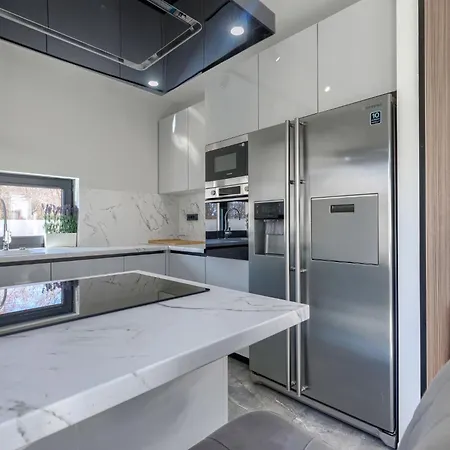 De Karlo By Interhome فيلة Ladici