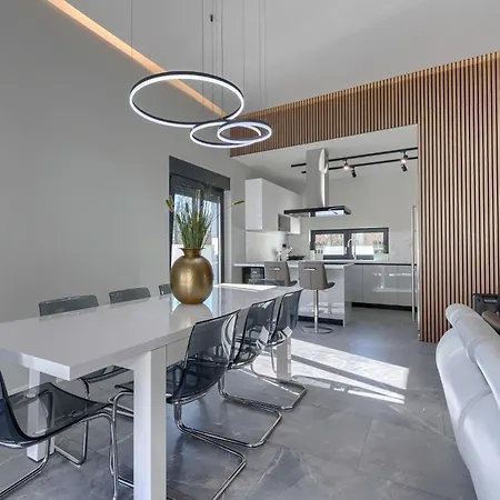 De Karlo By Interhome Ladici