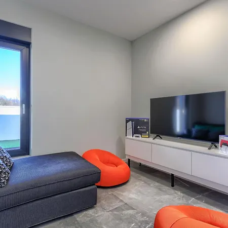 Villa De Karlo By Interhome