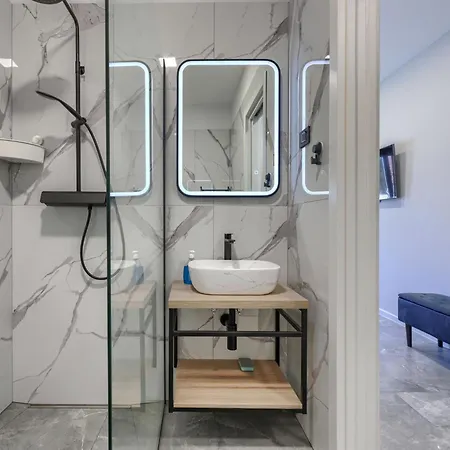 De Karlo By Interhome * Ladici