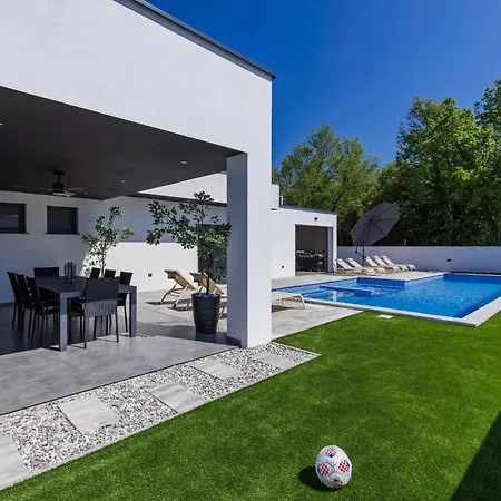 De Karlo By Interhome * Ladici