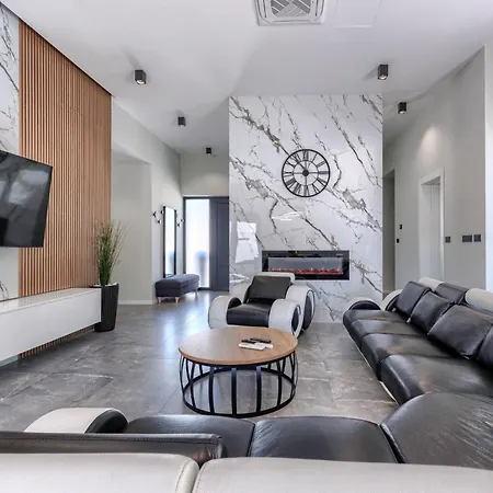De Karlo By Interhome *