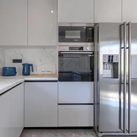 De Karlo By Interhome