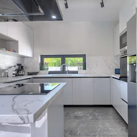 De Karlo By Interhome * Ladici