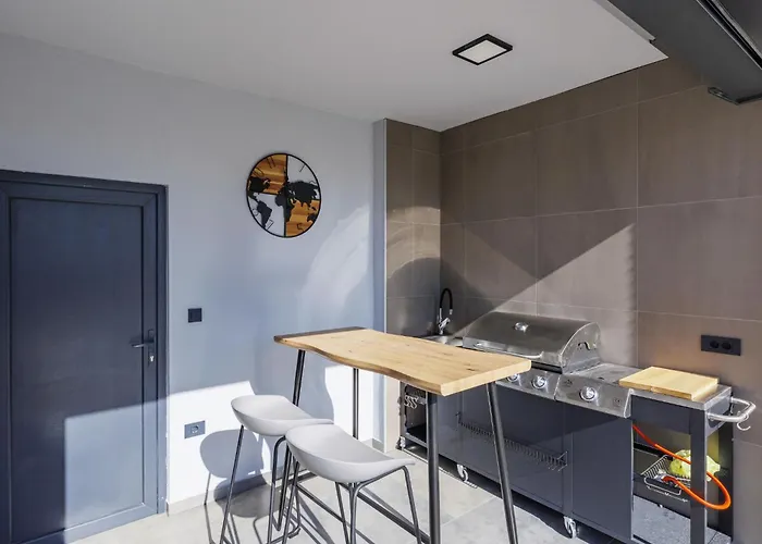 De Karlo By Interhome Ladici