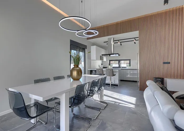 De Karlo By Interhome Ladici