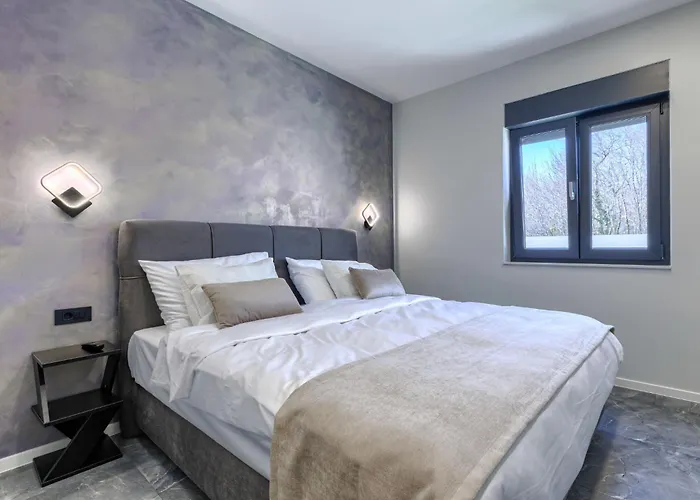 De Karlo By Interhome Ladici